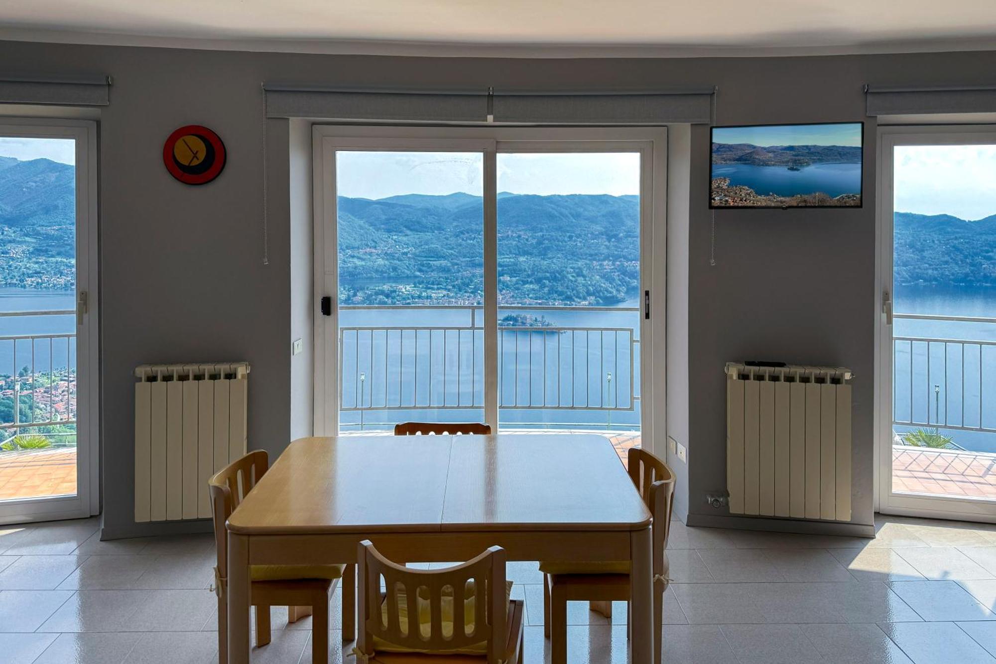 Appartamento Alberti Con Vista Lago Madonna Del Sasso Esterno foto