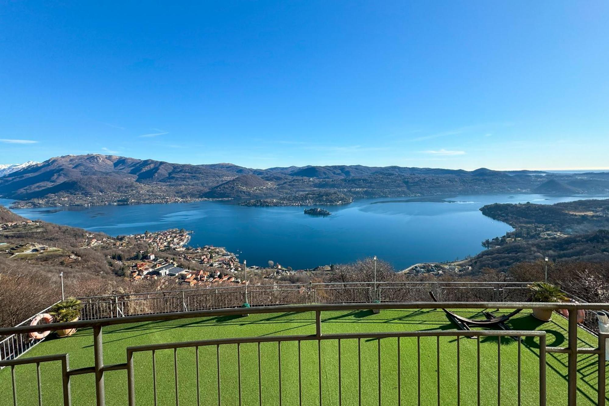 Appartamento Alberti Con Vista Lago Madonna Del Sasso Esterno foto
